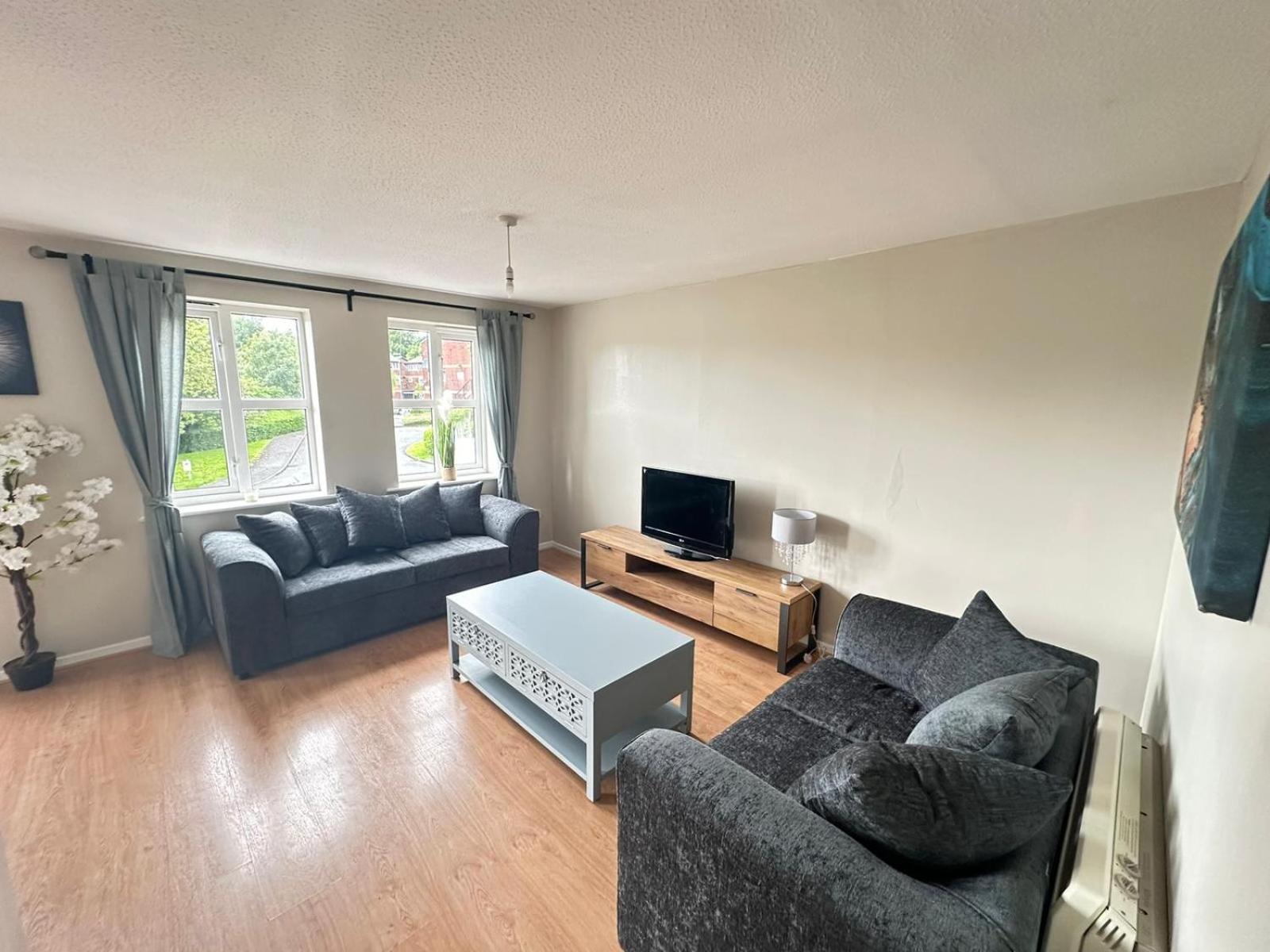 Lovely 2 Dbl Bed Apartment Near Heaton Park And North Manchester Hospital With Parking المظهر الخارجي الصورة